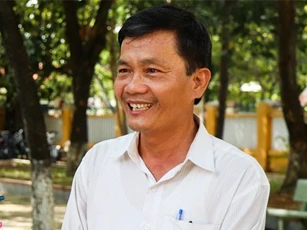 Thầy hiệu trưởng nói gì về thành tích học tập của tân Hoa hậu Trần Tiểu Vy?