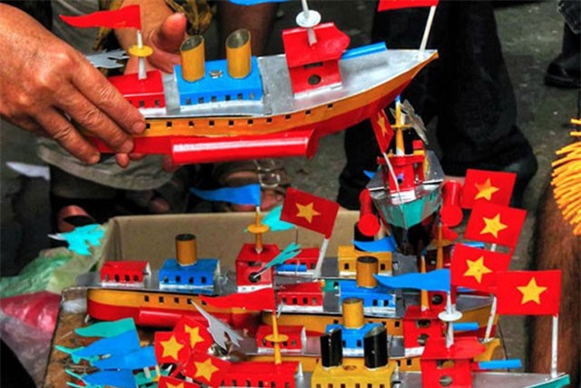 Cận cảnh món đồ chơi Trung thu "hot" nhất thời bao cấp