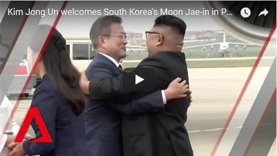 Clip: Ông Kim Jong-un bắt tay thân mật Tổng thống Hàn Quốc tại Bình Nhưỡng