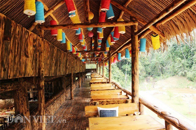 Độc đáo: Dựng nhà gỗ lớn giữa rừng, không dùng 1 cái đinh sắt