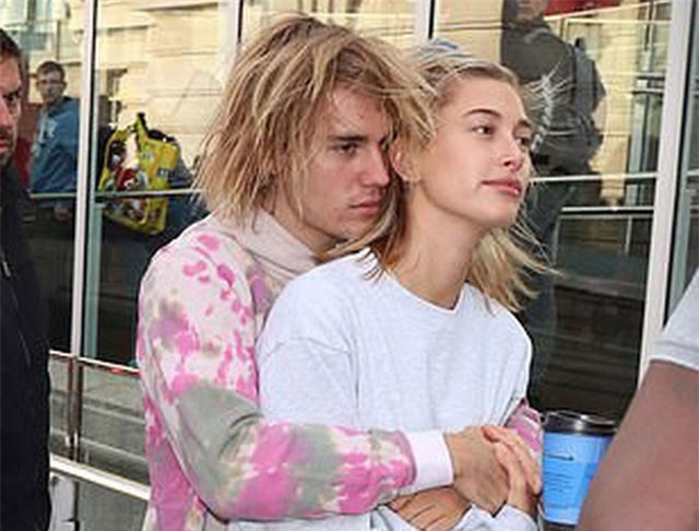 Ghen tị với màn tỏ tình "ngọt sún răng" của Justin Bieber dành cho vị hôn thê