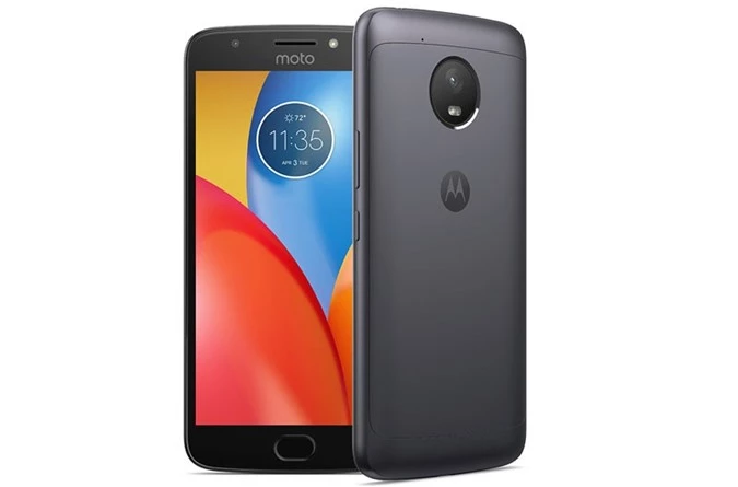 Motorola Moto E4 Plus (giá 2,99 triệu đồng, dung lượng pin: 5.000 mAh).