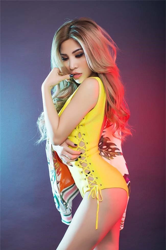 ly do cac nu dj viet sexy nhat san nhay hai hung voi ly ruou duoc moi hinh anh 3