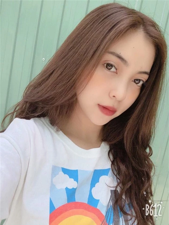 Ngoài tân Hoa hậu Trần Tiểu Vy, Quảng Nam còn là quê hương của rất nhiều hotgirl xinh đẹp nức tiếng - Ảnh 2.