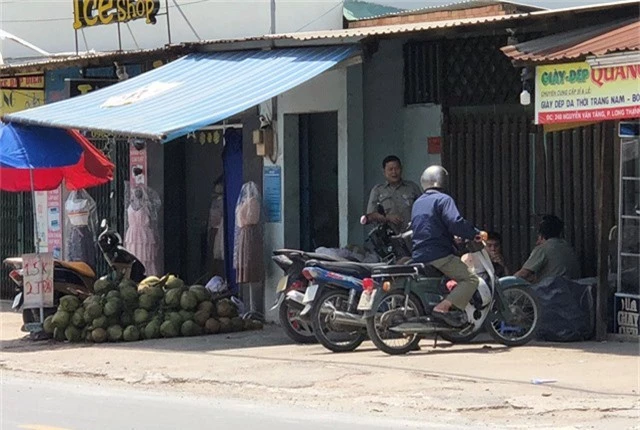 
Cơ quan chức năng phong tỏa hiện trường nơi xảy ra vụ án.
