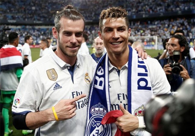 Gareth Bale "chửi xéo" cả HLV Zidane và Ronaldo