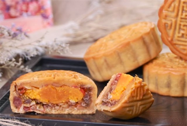 Mách bạn cách làm bánh Trung thu gà quay thập cẩm truyền thống ngon miễn chê