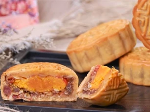 Mách bạn cách làm bánh Trung thu gà quay thập cẩm truyền thống ngon miễn chê