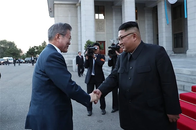 Chủ tịch Triều Tiên Kim Jong-un và Tổng thống Hàn Quốc Moon Jae-in tại Bình Nhưỡng hôm 18/9/2018. 