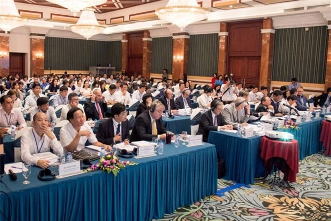 Diễn đàn Tài chính Việt Nam năm 2018 quy tụ khoảng 300 đại biểu đến từ Ban Kinh tế Trung ương, Bộ Tài chính, Ngân hàng Nhà nước, Bộ Kế hoạch và Đầu tư.