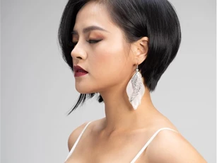 Ngắm vẻ gợi cảm của "cáo già gian ác" trong phim Quỳnh búp bê