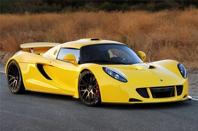 4. Hennessey Venom GT 2011 (vận tốc tối đa: 435 km/h).