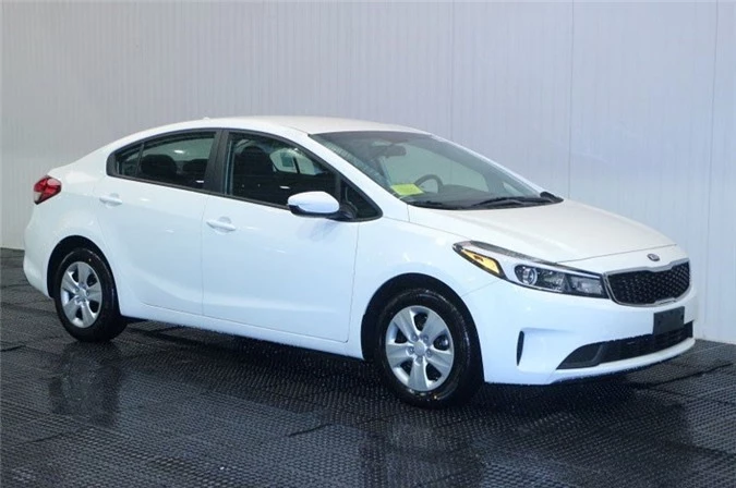 7. Kia Forte LX Sedan 2018 (giá: 16.800 USD).