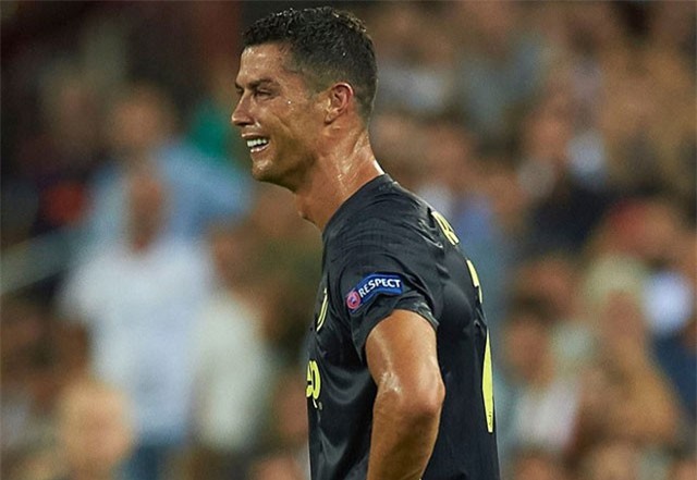 Ronaldo nói gì khi nhận thẻ đỏ ở Champions League?