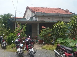 Vợ chết trong phòng tắm, chồng bất tỉnh ngay cửa nhà