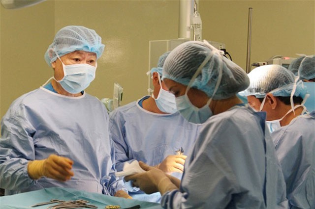 Gia đình yêu cầu 'mổ nhưng không được truyền máu', bác sĩ cứu người cách nào?