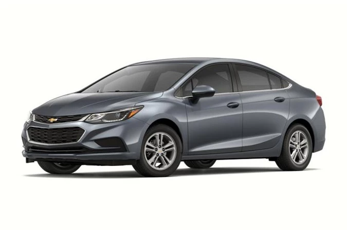 9. Chevrolet Cruze L Manual Sedan 2018 (giá: 16.975 USD).