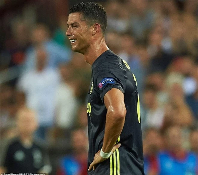 Ronaldo noi gi khi nhan the do o Champions League? hinh anh 1