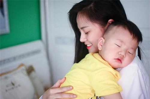 Sau cuộc hôn nhân đổ vỡ, Thu Quỳnh và bé Be sống cùng với ông bà ngoại.