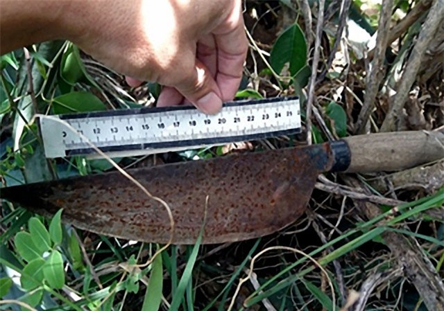 Cầm dao đi tính sổ bạn, con nghiện đâm nhầm người