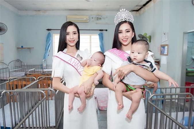 Trần Tiểu Vy trong hoạt động mới nhất vào ngày 19.9 là cùng Top 3 Hoa hậu Việt Nam 2018 mang trung thu tới trẻ em bị tàn tật, mồ côi.