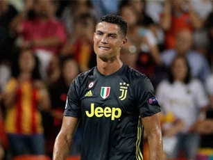 NÓNG: UEFA mổ băng tình huống Ronaldo nhận thẻ đỏ