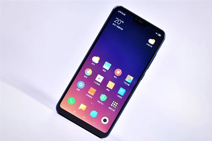 Mi 8 Lite được trang bị màn hình IPS kích thước 6,26 inch, độ phân giải Full HD Plus (2.280x1.080 pixel), mật độ điểm ảnh 403 ppi. Màn hình này được thiết kế dạng “tai thỏ”, chia theo tỷ lệ 19:9. 