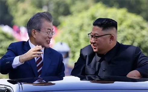 Tổng thống Hàn Quốc Moon Jae-in và Nhà lãnh đạo Triều Tiên Kim Jong-un tại Bình Nhưỡng Hôm 18/9/2018. (Ảnh: AP)