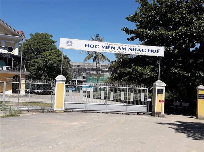 Học viện Âm nhạc Huế.