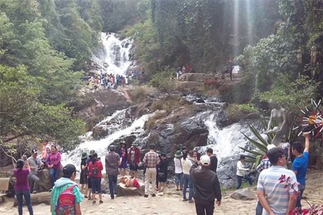 Nam du khách nước ngoài tử nạn khi tham gia trò chơi trượt thác Datanla, Đà Lạt