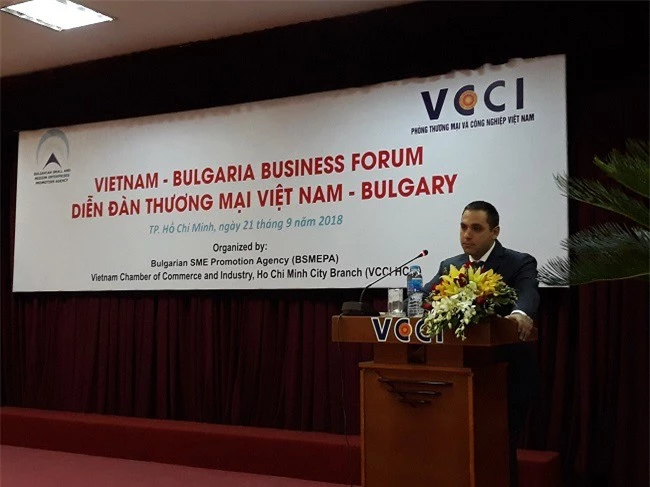 Ông Emil Karanikolov - Bộ trưởng Kinh tế Cộng hòa Bulgaria giới thiệu tiềm năng của Bulgaria và cơ hội hợp tác tới doanh nghiệp Việt Nam. 
