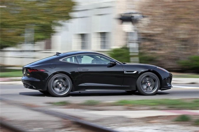 2. Jaguar F-Type.