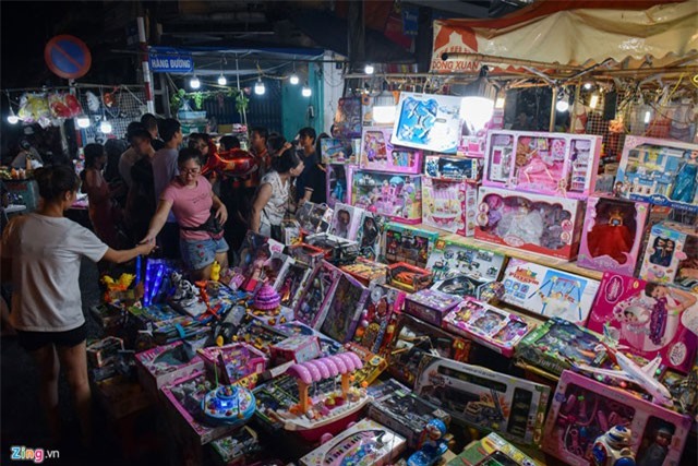 Hàng nghìn người đổ về phố cổ chơi Trung thu sớm