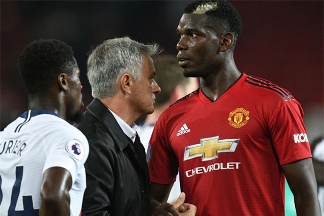 Mourinho có động thái cực bất ngờ với Pogba