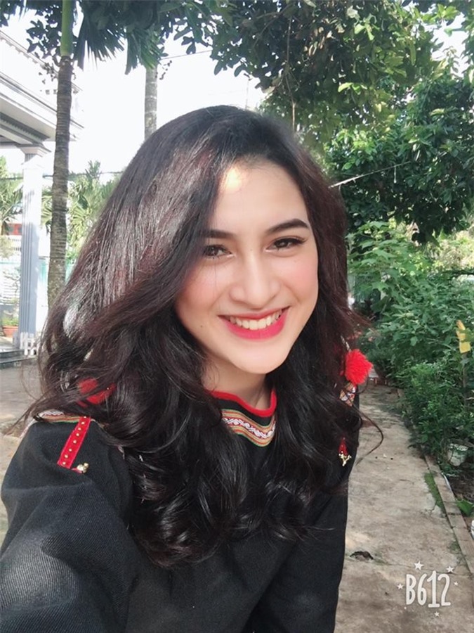 Thiếu nữ người Ê Đê bị nhầm là con lai vì vẻ ngoài xinh xắn cùng chiều cao 1m70