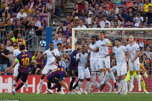 Messi nhận giải đầu tiên ở Champions League