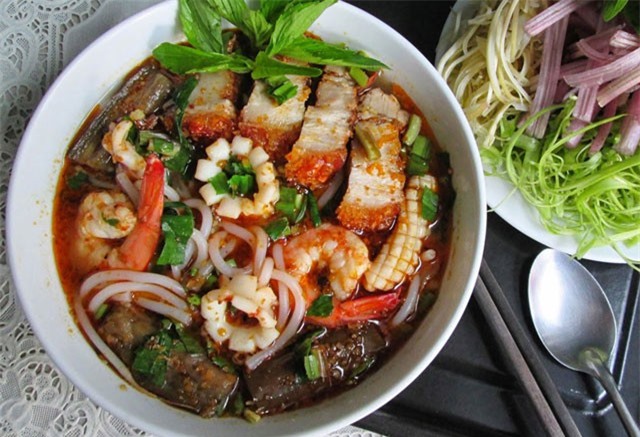 Học cách nấu bún mắm ngon như người miền Tây 