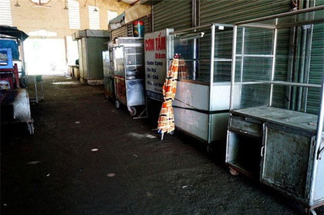 Bỏ hoang chợ tiền tỷ, tiểu thương "ôm" vỉa hè kiếm sống