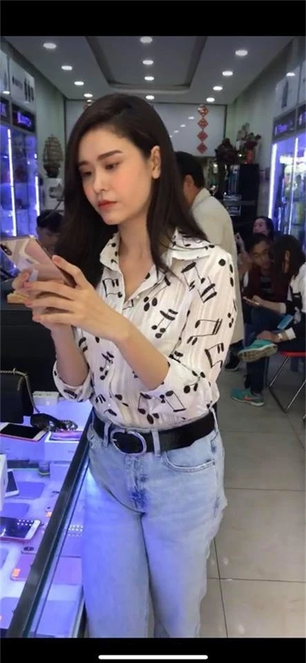 day la nhung sao viet dau tien so huu sieu pham iphone xs voi gia cao ky luc hinh anh 1