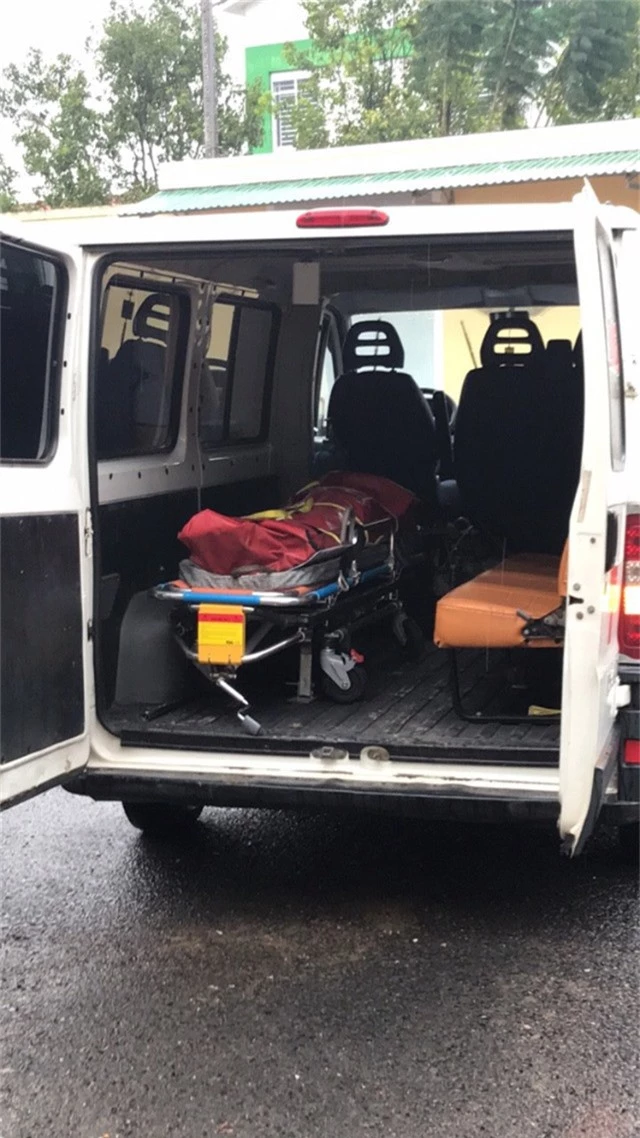 Thi thể nạn nhân được đưa về nhà xác Đa khoa Bệnh viện Đa khoa Lâm Đồng
