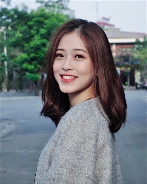 Có thể nói, ngay từ vòng sơ khảo Hoa hậu Việt Nam 2018, Bùi Phương Nga đã được nhiều người nhận xét có khuôn mặt xinh đẹp hao hao giống Hoa hậu Jenifer Phạm.