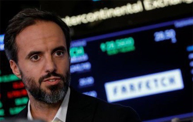 Gã bán giày trở thành tỷ phú đôla