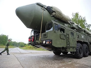Điện Kremlin cáo buộc Mỹ ép Nga ra khỏi thị trường vũ khí