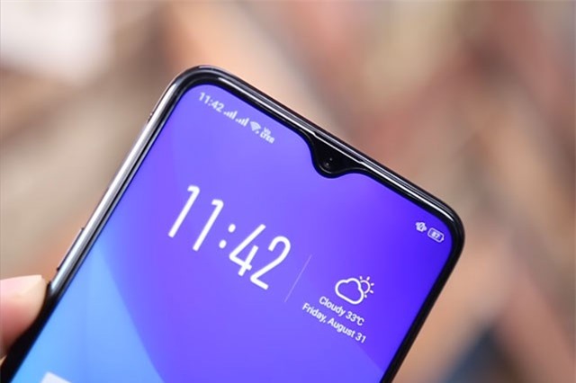 Clip: Mở hộp smartphone màn hình giọt nước, camera kép sắp lên kệ ở Việt Nam