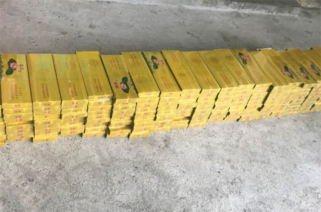 Phát hiện xe khách vận chuyển 2.000 bao thuốc lá lậu ở Quảng Nam