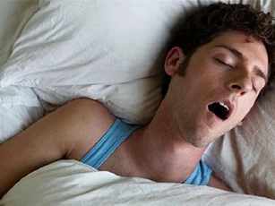 3 tác hại của việc ngủ thiếu giấc và “ngủ nướng”
