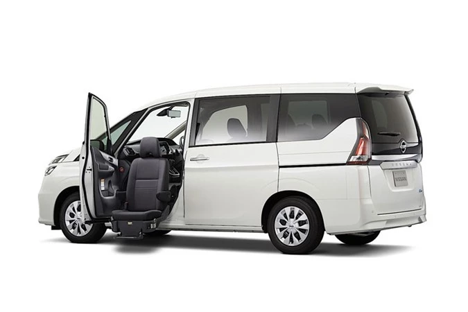 10. Nissan Serena (doanh số: 71.381 chiếc).