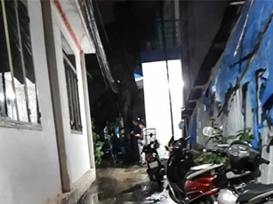Một cán bộ ngân hàng chết trong tư thế treo cổ