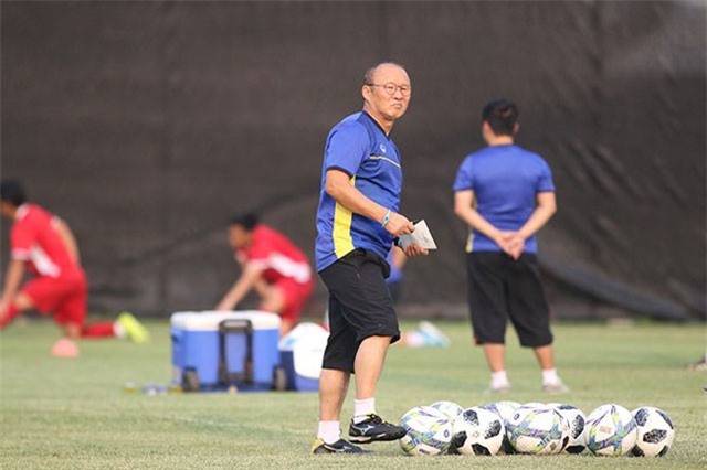 HLV Park Hang Seo trở lại Việt Nam: Những mối lo AFF Cup 2018... chờ sẵn