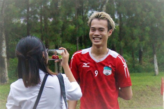 Văn Toàn đòi cho Tuấn Anh gia nhập 'hội người già' khi trở về